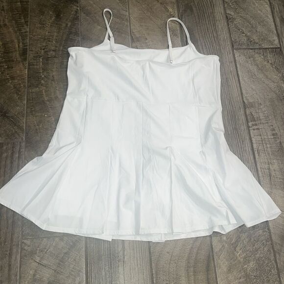Nwt Abercrombie & Fitch white pleated tennis dress, w built in shorts. - Picture 2 of 4